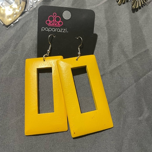 Paparazzi Bold Yellow Statement Earrings - Picture 1 of 1